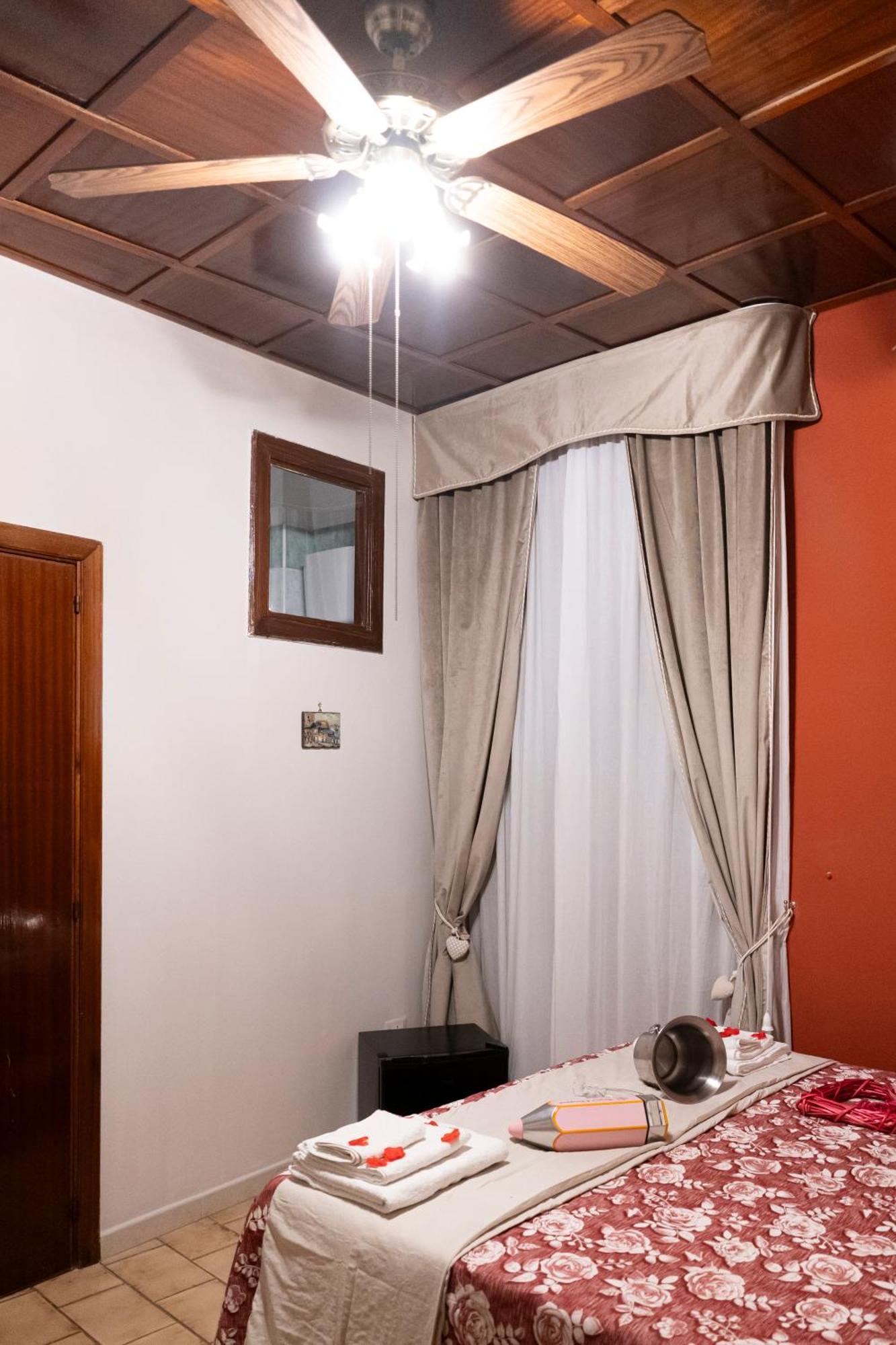 Affitta Camera Don Vittorio - Napoli Portacapuana Экстерьер фото